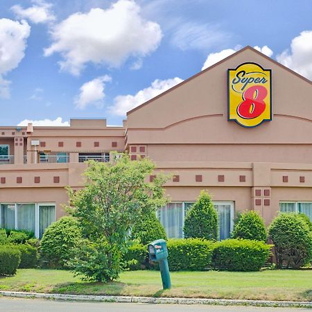 Super 8 By Wyndham Milford/New Haven Hotel Exterior photo
